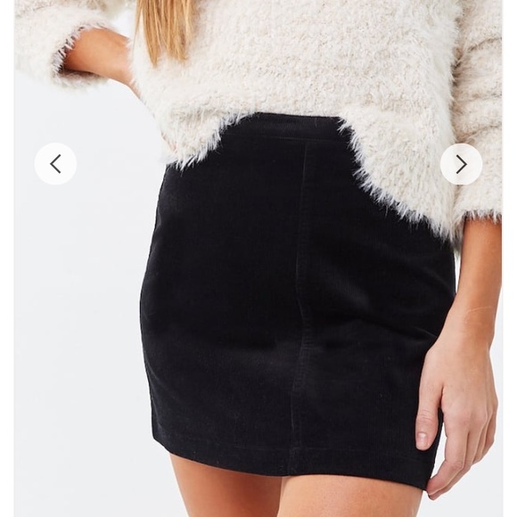 Black skirt - Picture 1 of 4